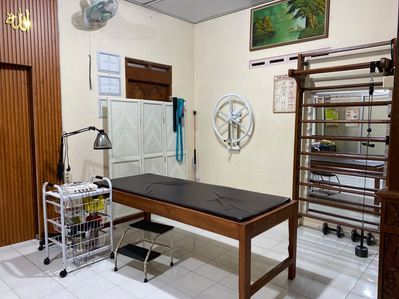 Ruang terapi latihan untuk sesi rehabilitasi