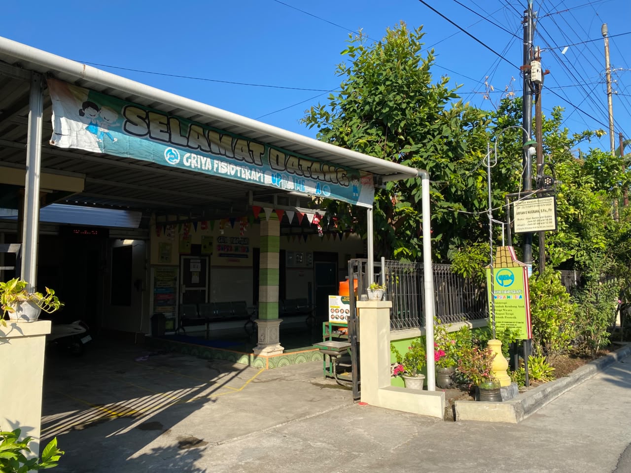 Tampak depan klinik Griya Fisioterapi Supra Medika